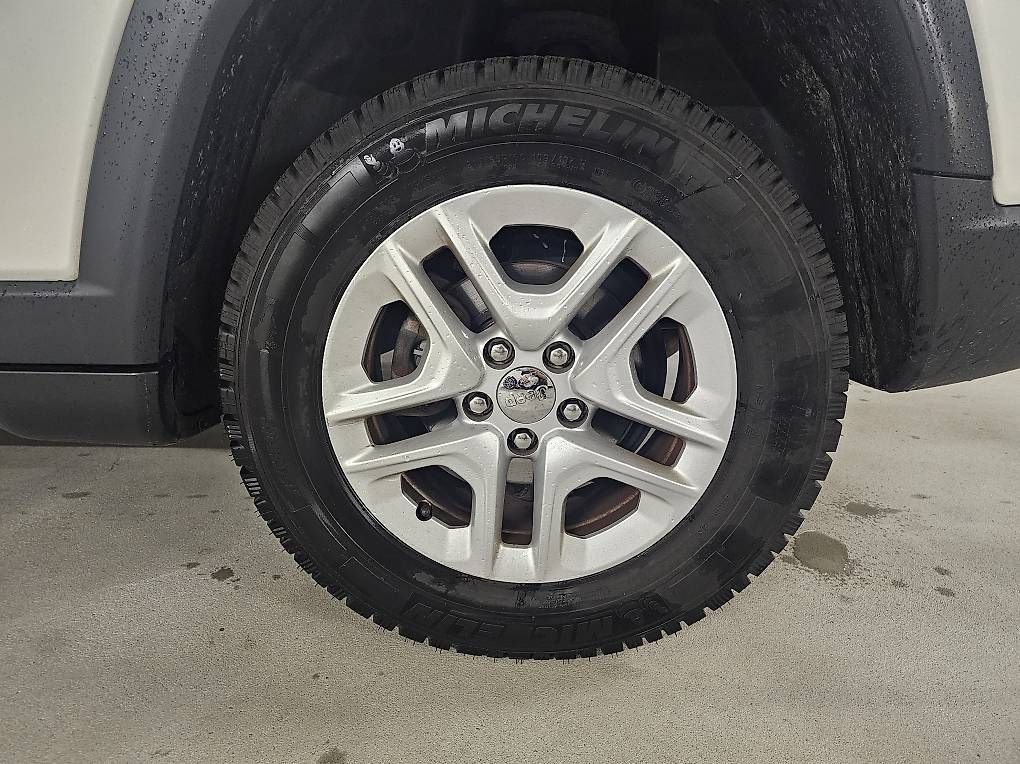 Jeep Autos: Jeep Compass Winter Kompletträder – D'occasion à Seuzach par H.Nuhiji