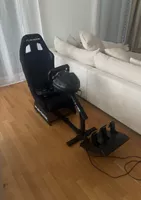 Playseat inkl. Gaspedal, 3 Lenkräder und Bildschirmhalterung