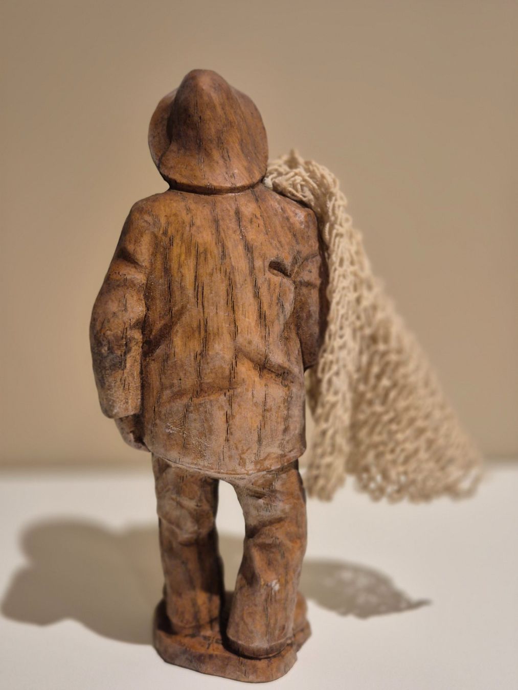 Figurines: Mann mit Netz, Holzfigur – D'occasion à Dietikon par grafad 1
