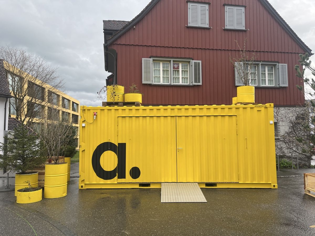 Sonstiges für Büro & Gewerbe: Seecontainer 20 Fuss mit Innenausbau – Gebraucht aus Altstätten SG von Bubblin