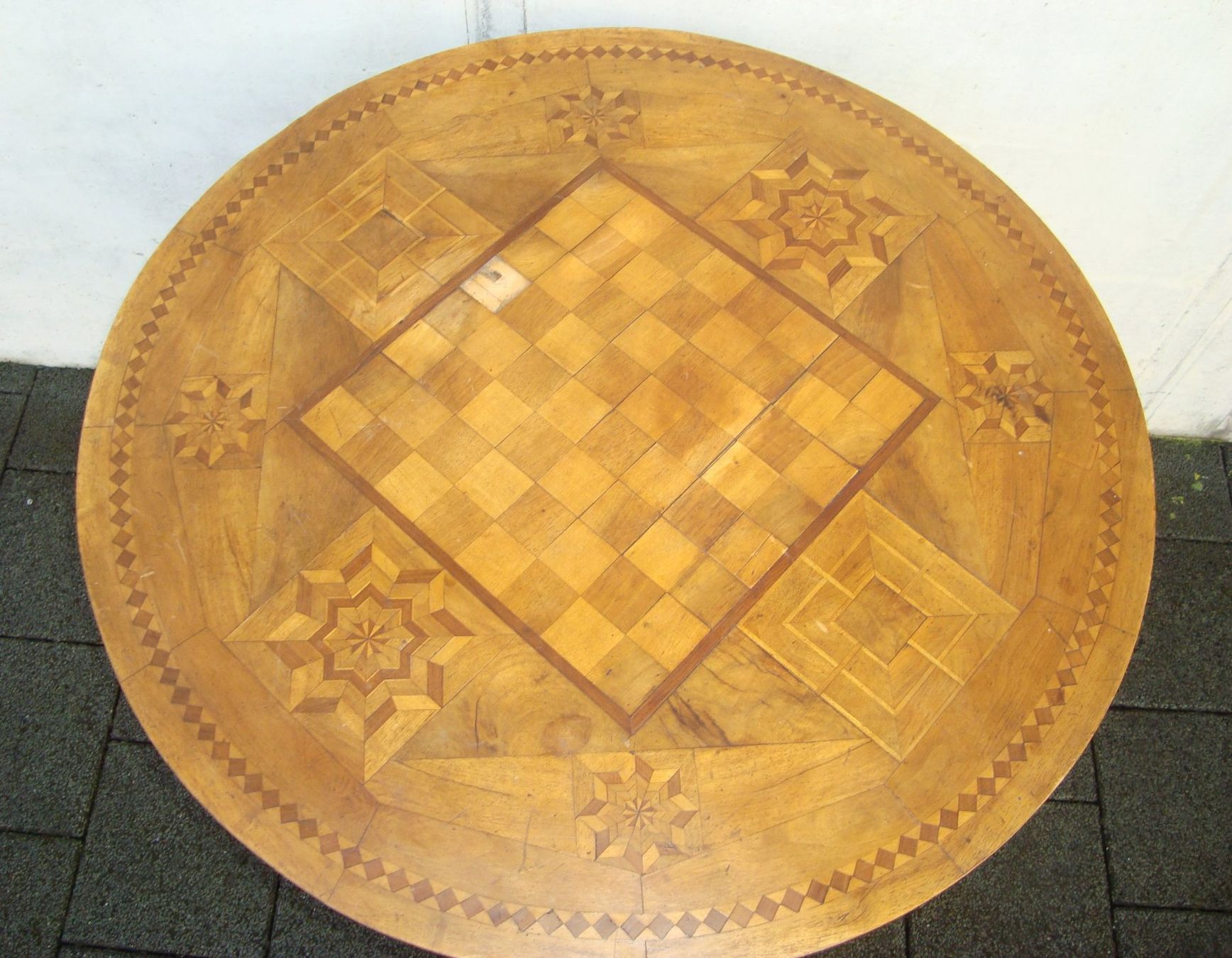 Tavoli: Brienzer Spiel - Schach Tisch, Nussbaumholz – Usato da Oberdorf NW venduto da Lufao 1