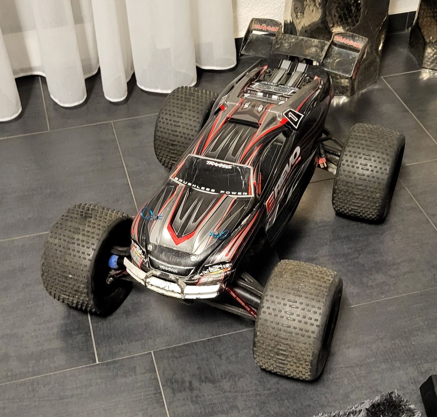 Traxxas RC Modellbau: TRAXXAS E-REVO zu verkaufen – Gebraucht aus islikon von mir_8cbw 1