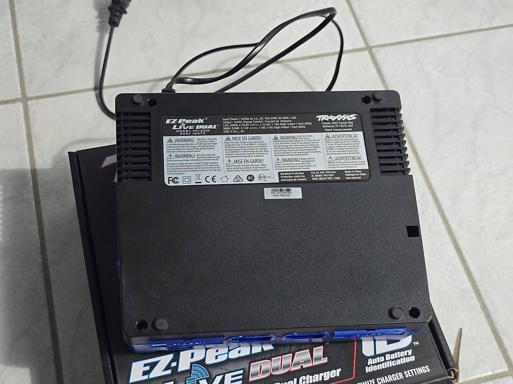 Traxxas Batterie, Caricabatterie & Alimentatori: Ladegerät Traxxas EZ-Peak Dual – Usato da Busswil BE venduto da Mirkel 1