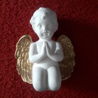 Engel betend mit Gold Flügeln 17 cm gross neuwertig