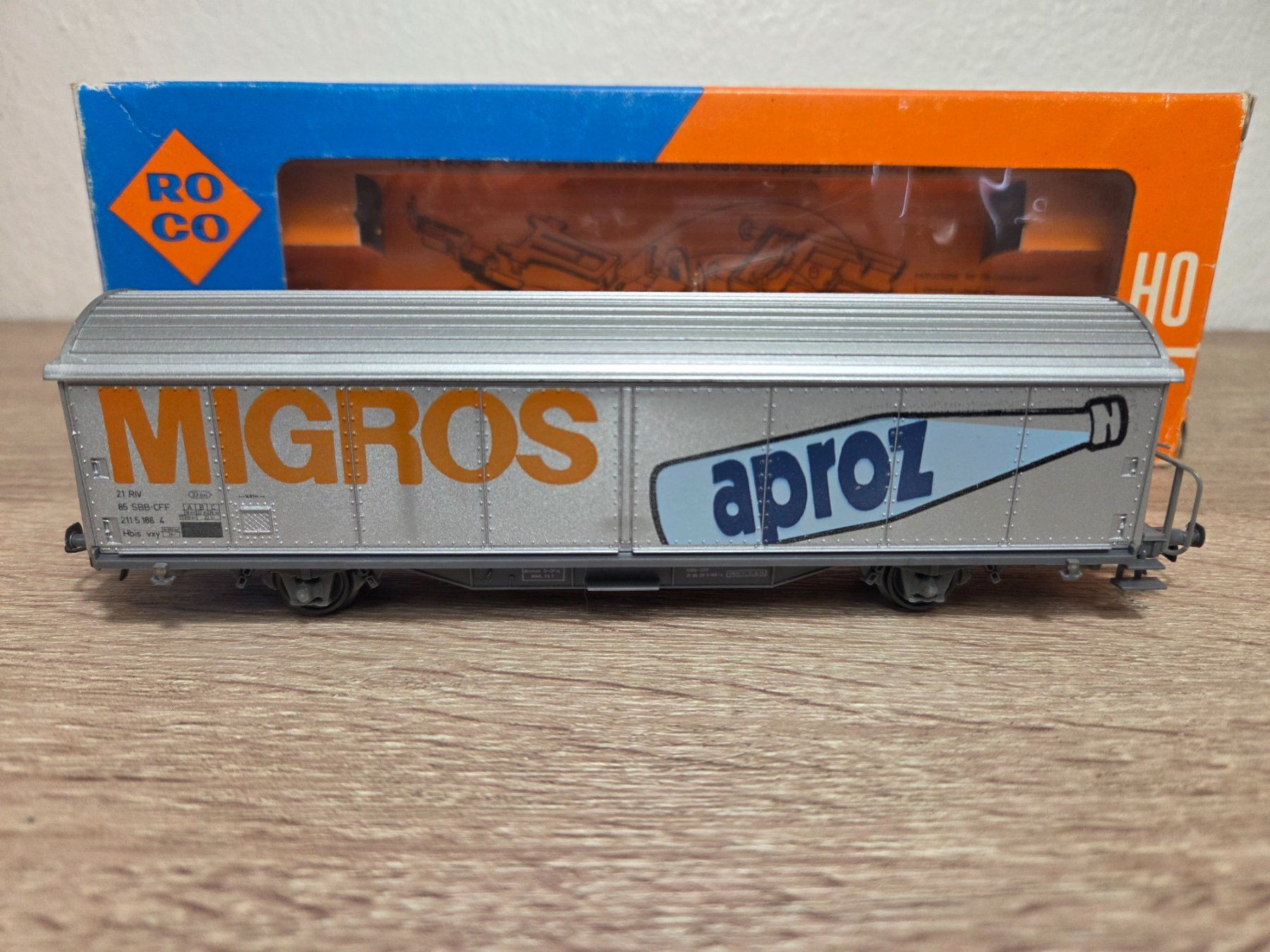 Roco Modellini di ferrovie: Roco 4340 B Güterwagen Migros SBB H0 – Usato da St-Aubin-Sauges venduto da Lo_Go