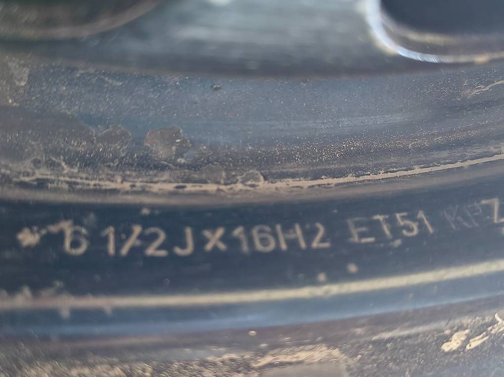 Volkswagen Pneus & Kompletträder: Original Stahlfelgen VW T5 / 16" – Gebraucht aus Merzligen von Fridelotte 3