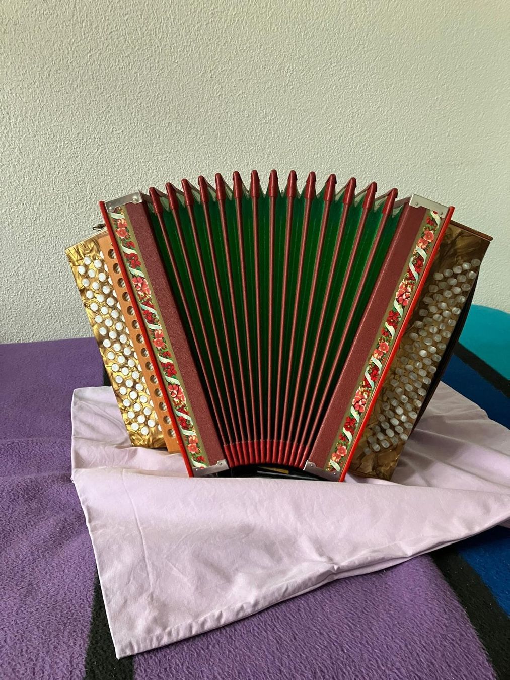 Strumenti musicali: Stalder Örgeli chromatisch 1993 80 Bässe – Usato da Horw venduto da Irenes72