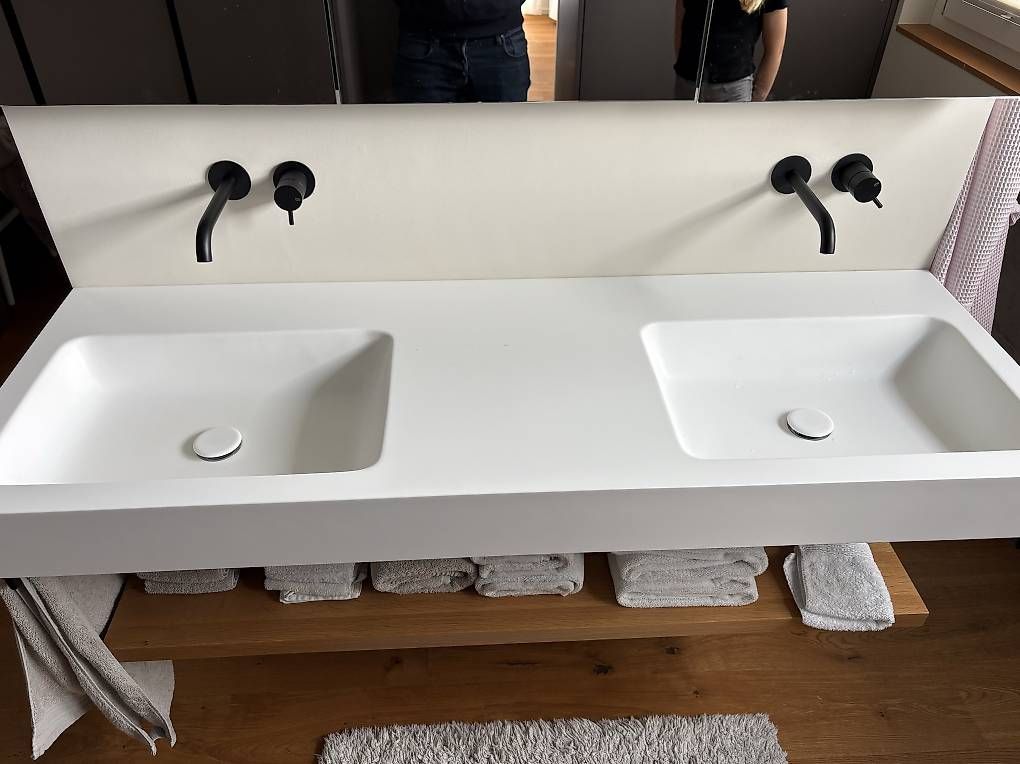 Eviers & lavabos: Neuer Waschtisch Corian – D'occasion à Fehraltorf par sel_p79b