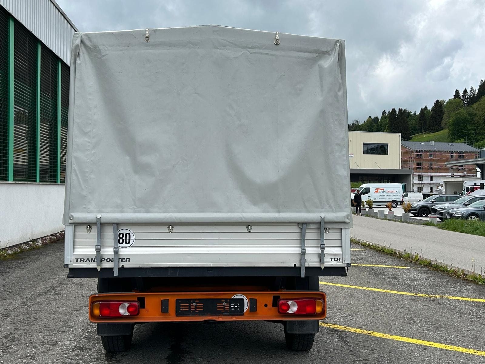 VW Véhicules utilitaires: VW T5 Transporter mit Brücke/ Verdeck – D'occasion à Rothenthurm par schwinger21 2
