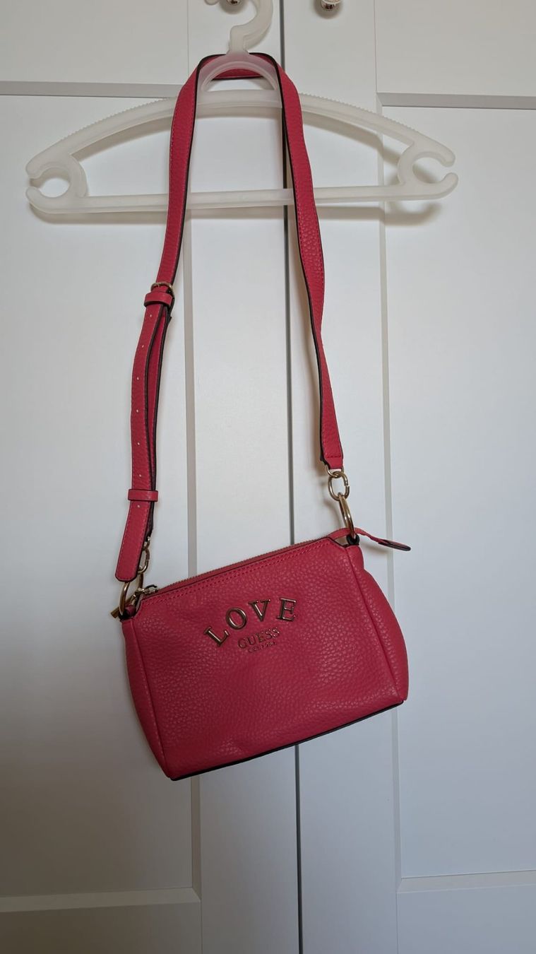 Guess Borse da donna: Guess Mini-Umhängetasche Conner - Rot – Usato da Au SG venduto da and_cra 1