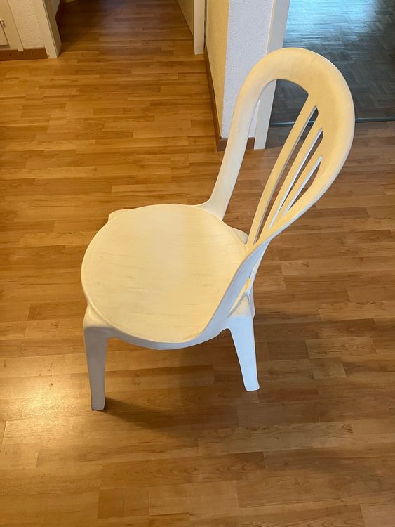 Stuhl Plastik für Balkon, Garten oder Bad gebraucht weiss Kaufen auf