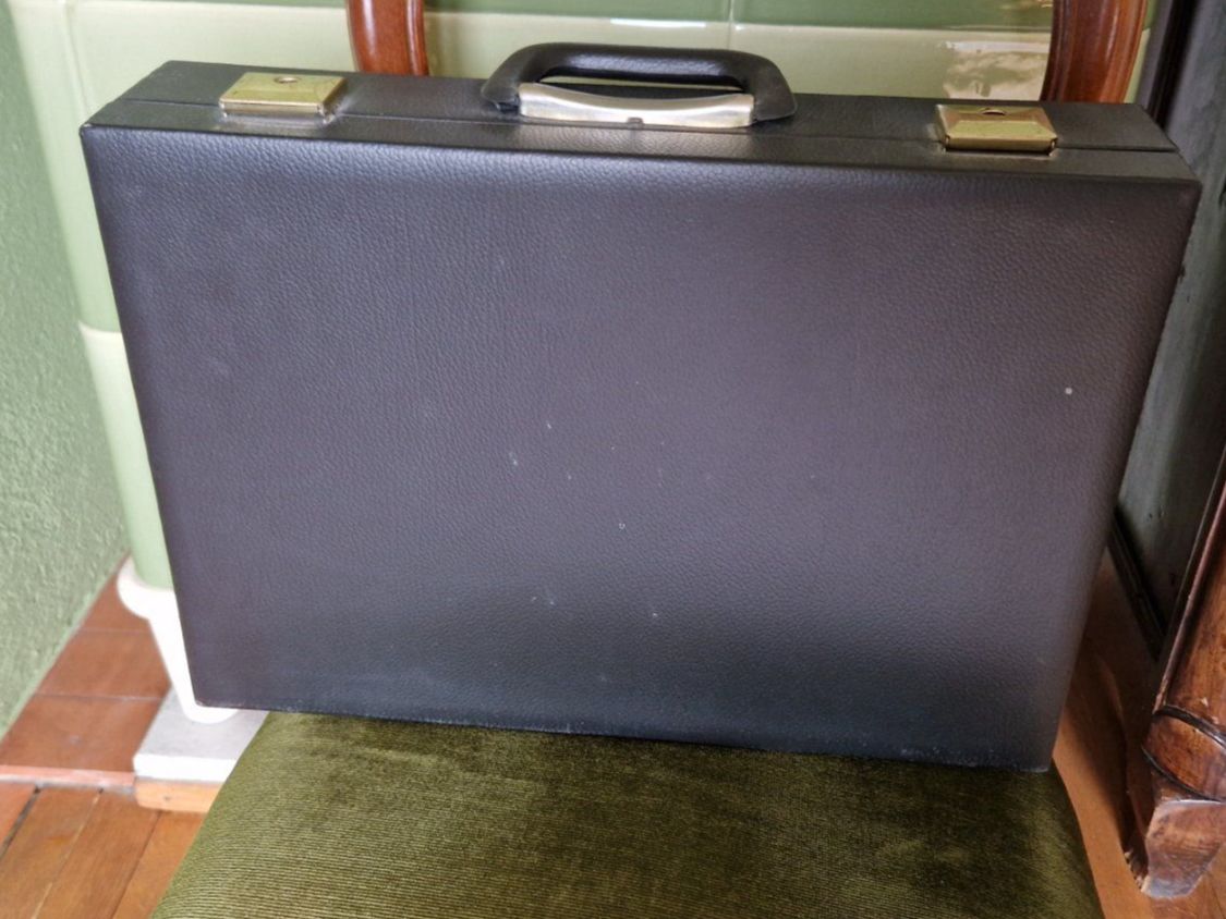 Reisekoffer: Vintage Aktenkoffer Schwarz – Gebraucht aus Wetzikon ZH von mic_w8nf