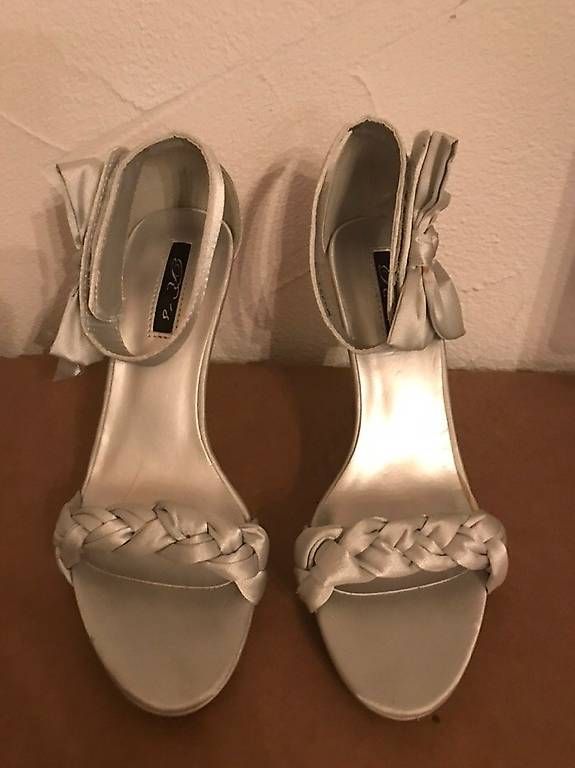 Scarpe da donna: Sandalen in Grau aus Satin – Usato da Rikon im Tösstal venduto da maverik08 1