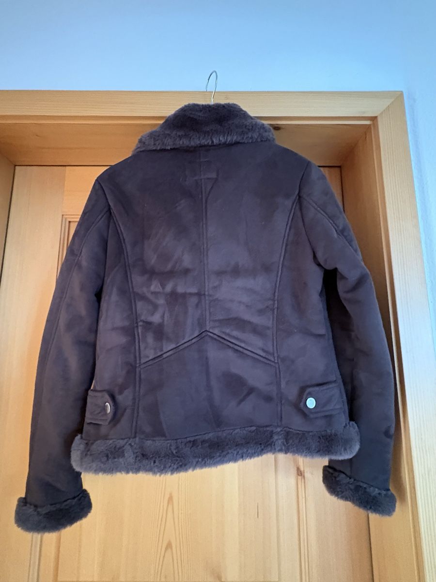 Guess Giacche: Neue Kunstlederjacke mit Kunstfell von Guess – Nuovo (secondo la descrizione) da Aeugst am Albis venduto da Bussel 3