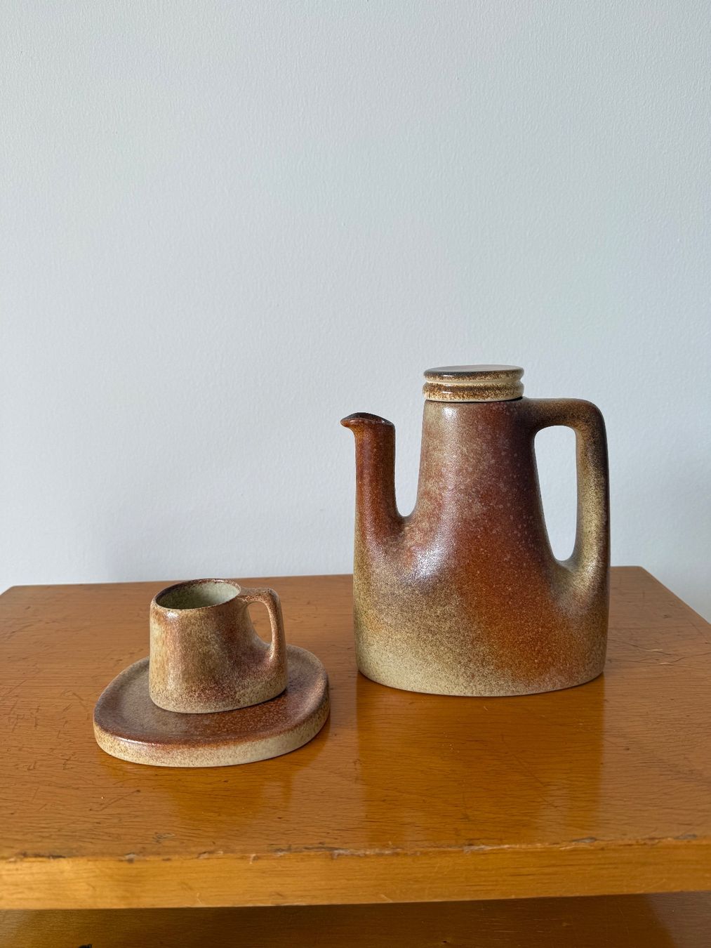 Karaffen: Krug mit Tasse Fred & Andrée Stocker, 1970 – Gebraucht aus Luzern von Mamutpe