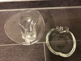 Miniblumenvase und Glasschale apfelform