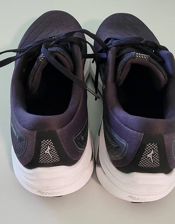 Scarpe da uomo: Mizuno Laufschuhe, Grösse 44 – Usato da Wangen SZ venduto da daslohntsich 1