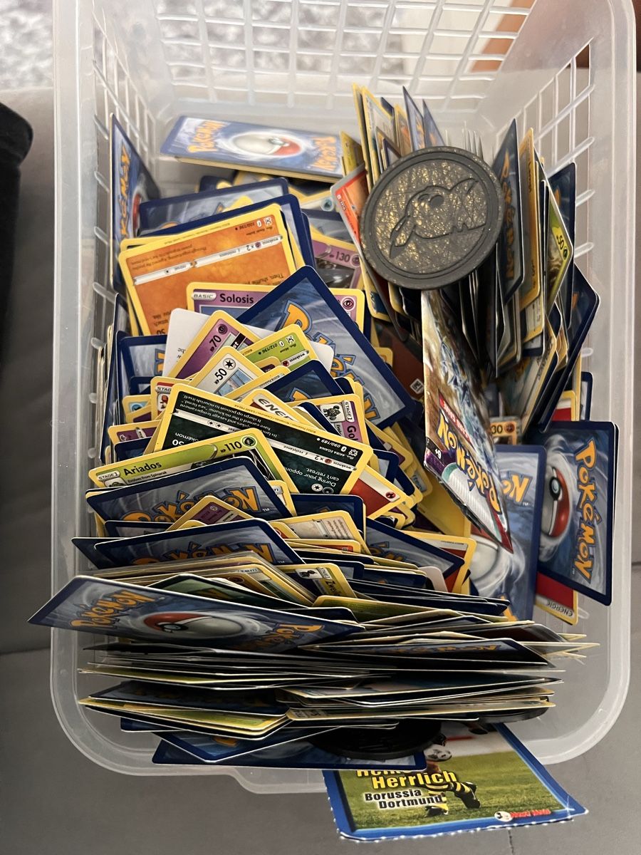 Pokémon Cartes à collectionner: Pokemon Konvolut mit Chip – Neuf (Voir description) à Winterthur par ChicMarkt