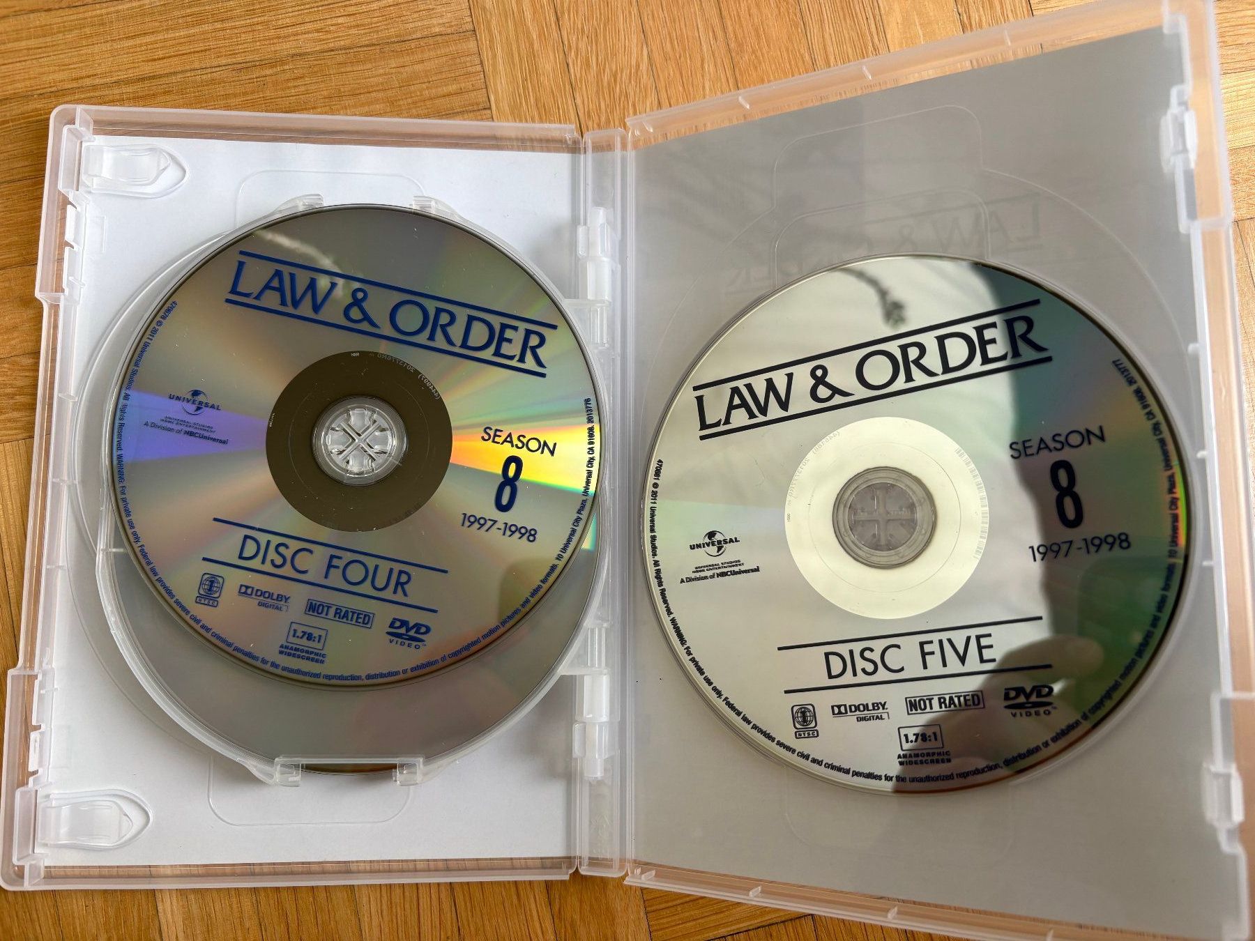 Tutti i DVDs: Law & Order - Season Eight - DVD – Nuovo (secondo la descrizione) da Zürich venduto da Malcom 3