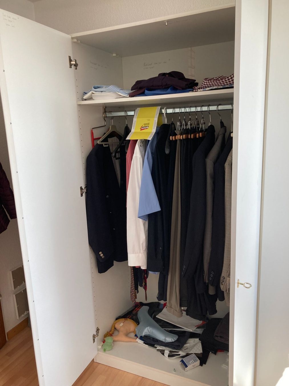 Schränke: Weisser Schrank 4-türig – Gebraucht aus Jona von  1