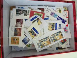 Briefmarken (ganze Welt / vor allem Schweiz)