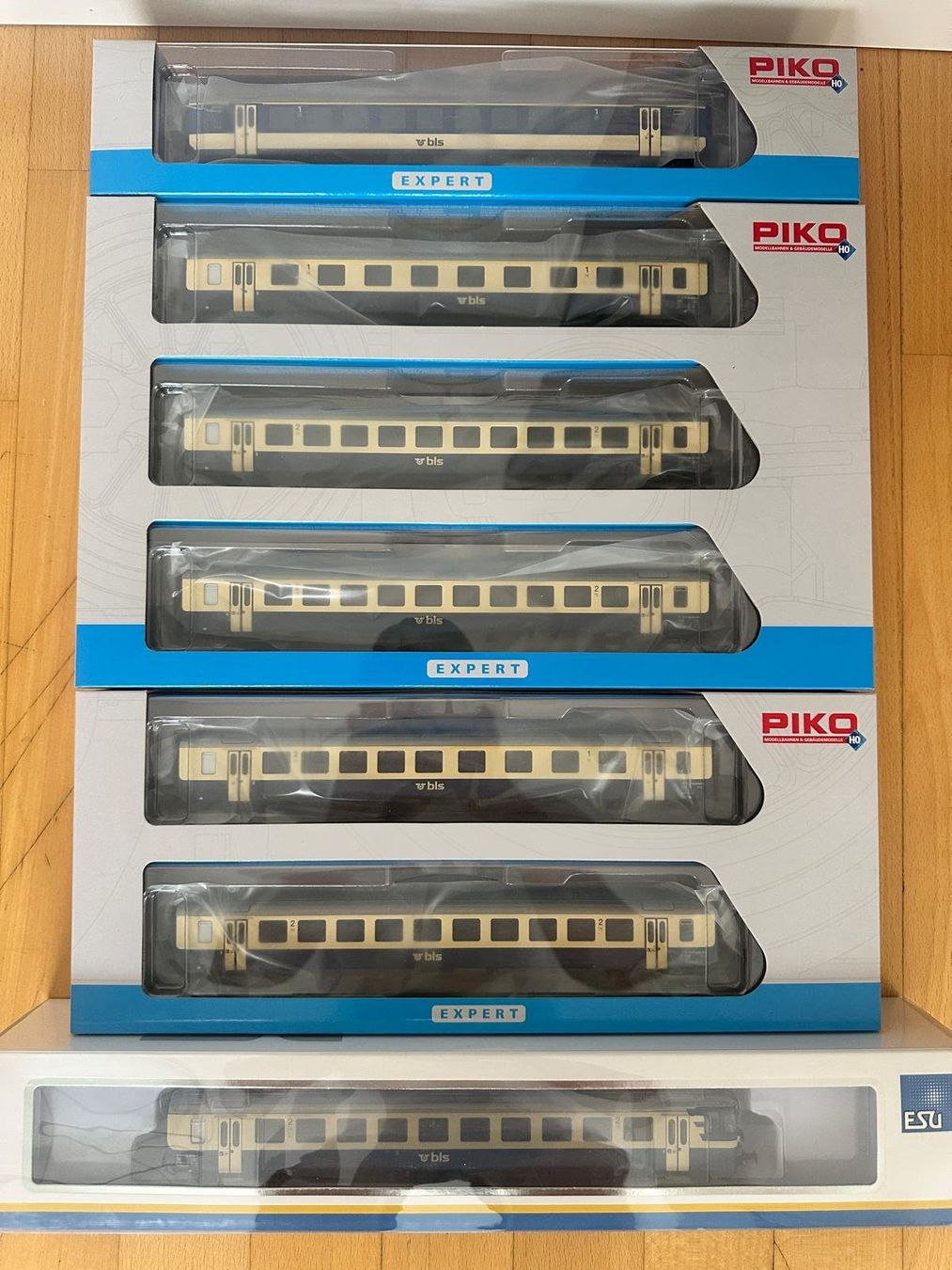 Esu Modellini di ferrovie: BLS RX-Set PIKO und ESU – Nuovo e nell'imballaggio originale da Zürich venduto da pzstd222-03