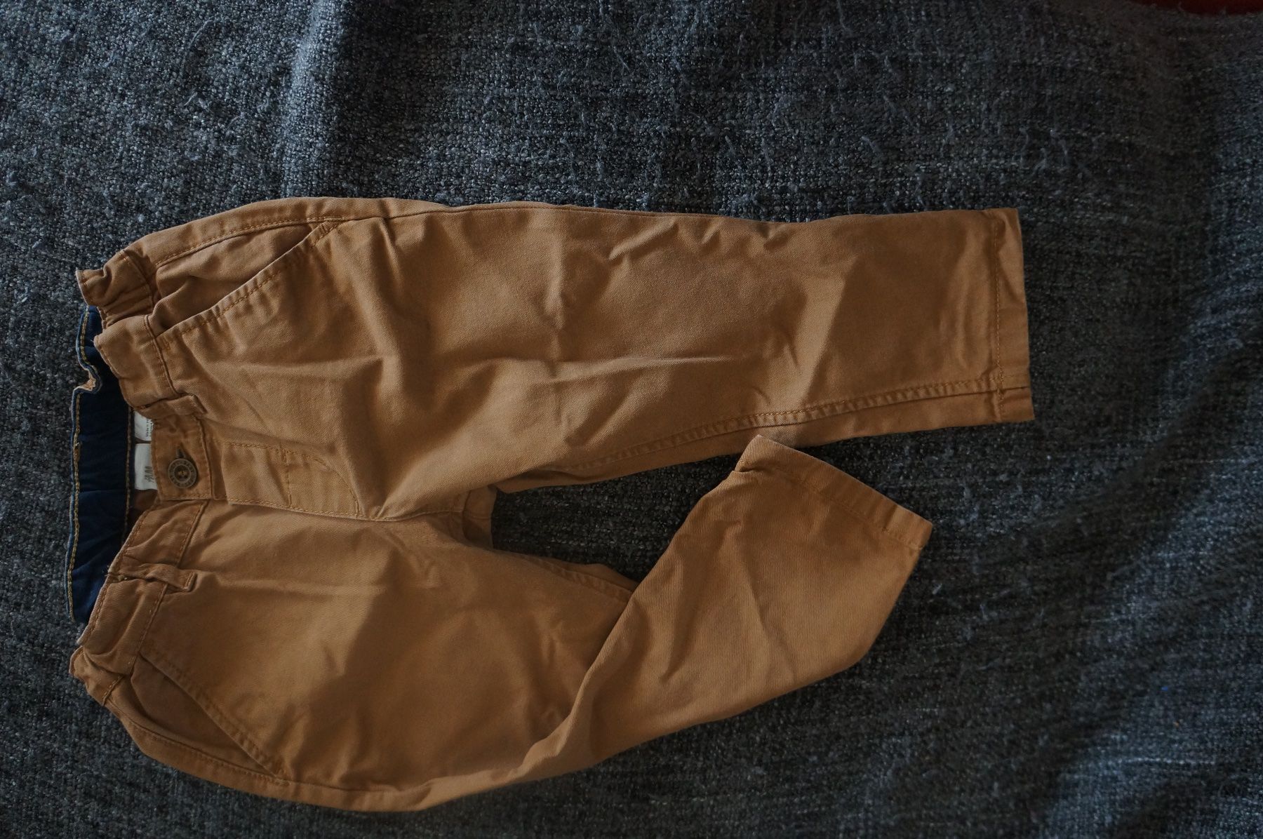 H&M Pantaloni: Pantalon H&M 12-18 mois – Usato da CHAM venduto da kam_6slh