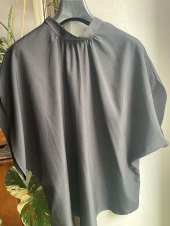 Haut noir habillé