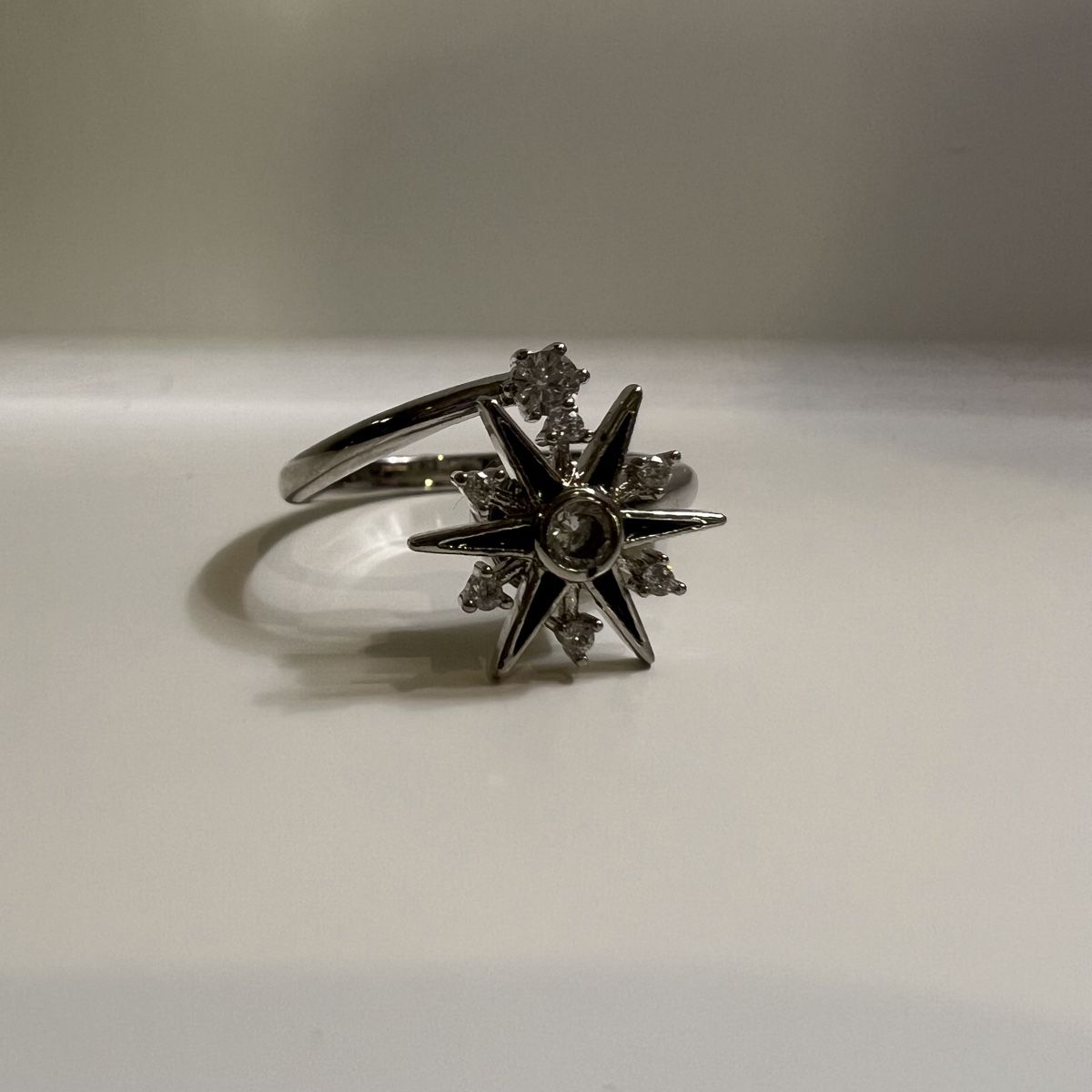 Anelli: Snowflake Ring - Adjustable Band - Winter Jewellery – Nuovo (secondo la descrizione) da St. Gallen venduto da LGMStore