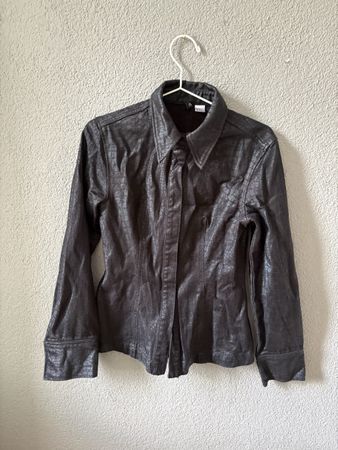 Chemise femme noire effet cuir aspect brillant taille M
