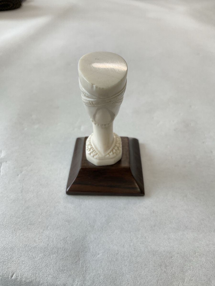 Figurines: Ancienne statuette buste sculpté  – D'occasion à Malleray par Robot12 2