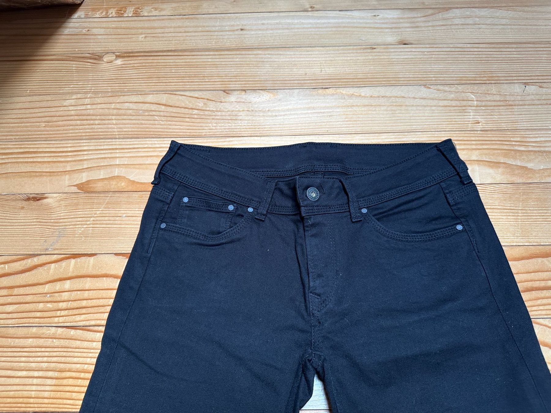 Pepe Jeans Jeans: Pepe Jeans Saturn schwarz 29/32 neu – Nuovo (secondo la descrizione) da Gümmenen venduto da FelizitasHermann 2