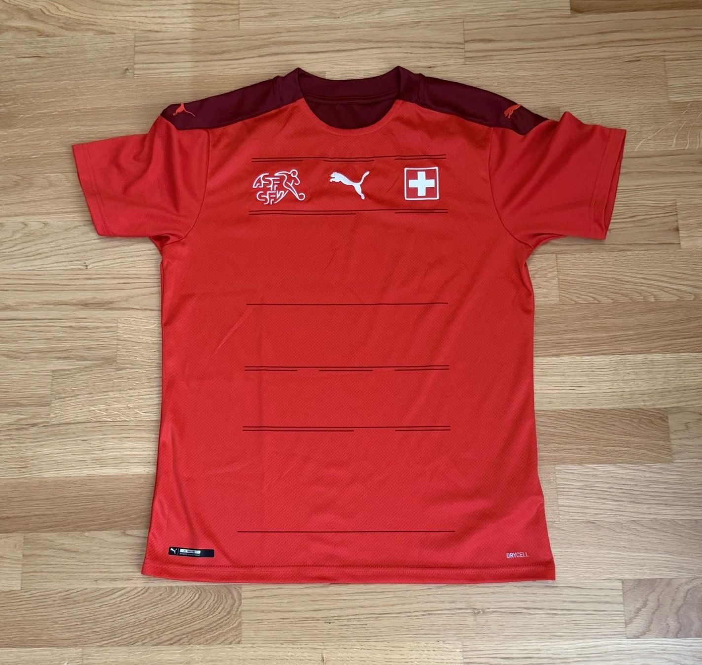 Schweizer Nati Canottiere & Pantaloni: Originales Schweizer Nationalmannschafts Trikot – Usato da Bülach venduto da Murmy