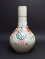 Vase mit Blumen- und Rautenmotiv