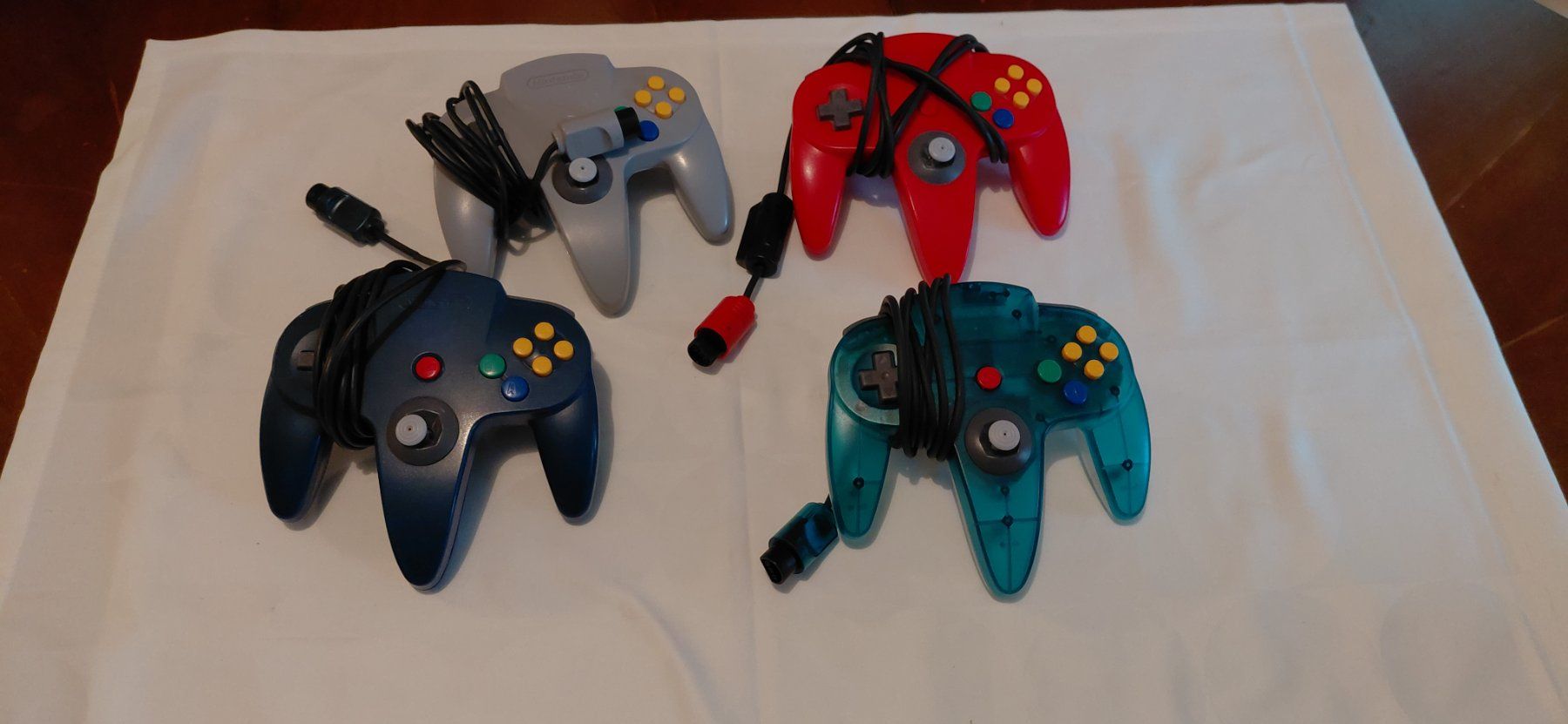 Nintendo Consoles: Nintendo 64 Controller Preis pro Stück – D'occasion à Gretzenbach par Uli1980