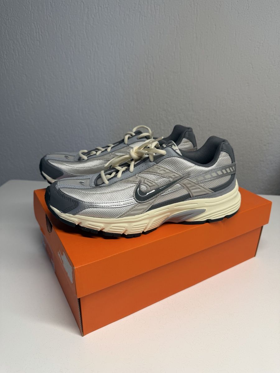 Nike Scarpe da uomo: Nike Initiator Light Bone EU 42 – Nuovo e nell'imballaggio originale da Dübendorf venduto da Sneaker_Seller