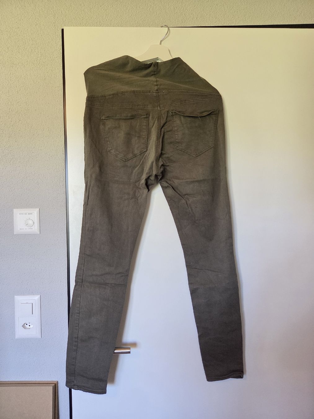 H&M Pantaloni: Umstandshose Olivegrün, Gr. 42 – Usato da Pfäffikon ZH venduto da salix92 1