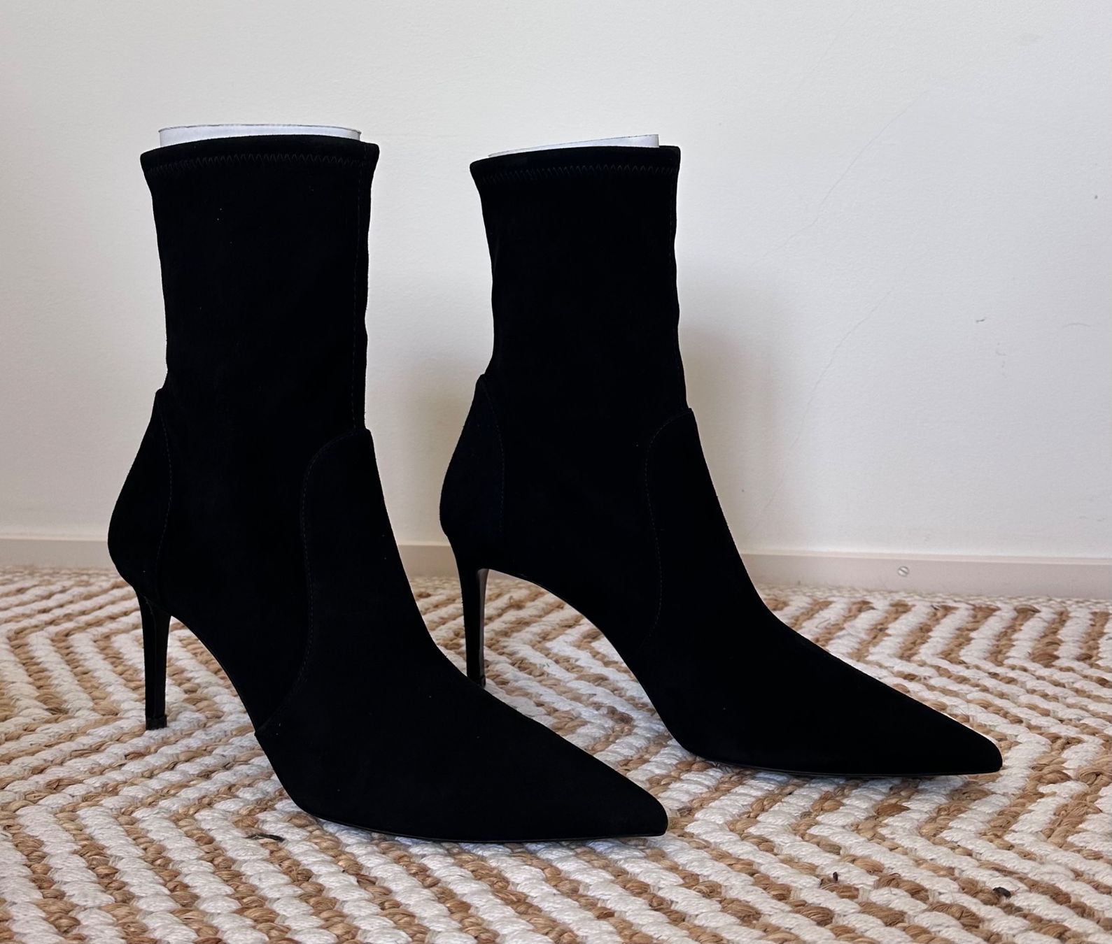 Stuart Weitzman Scarpe da donna: Stuart Weitzman - Stuart Power suede ankle boots - NEW – Nuovo e nell'imballaggio originale da Zürich venduto da laurric