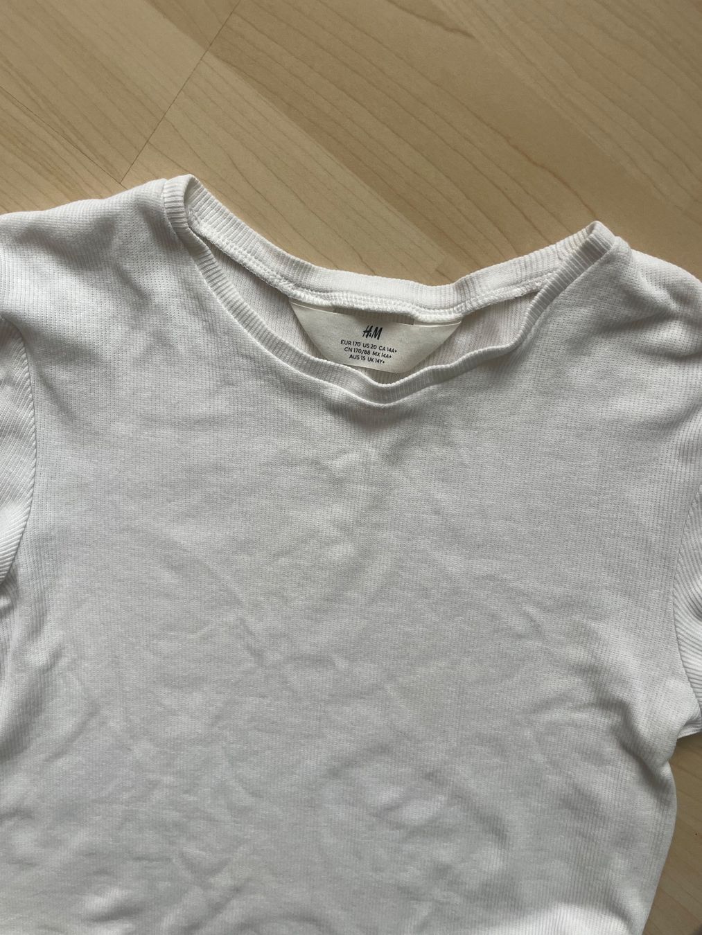 H&M Blusen, T-Shirts & Tops: Sommer-Set: 2 H&M T-Shirts – Gebraucht aus Wil Sg von mil_r9gx 2