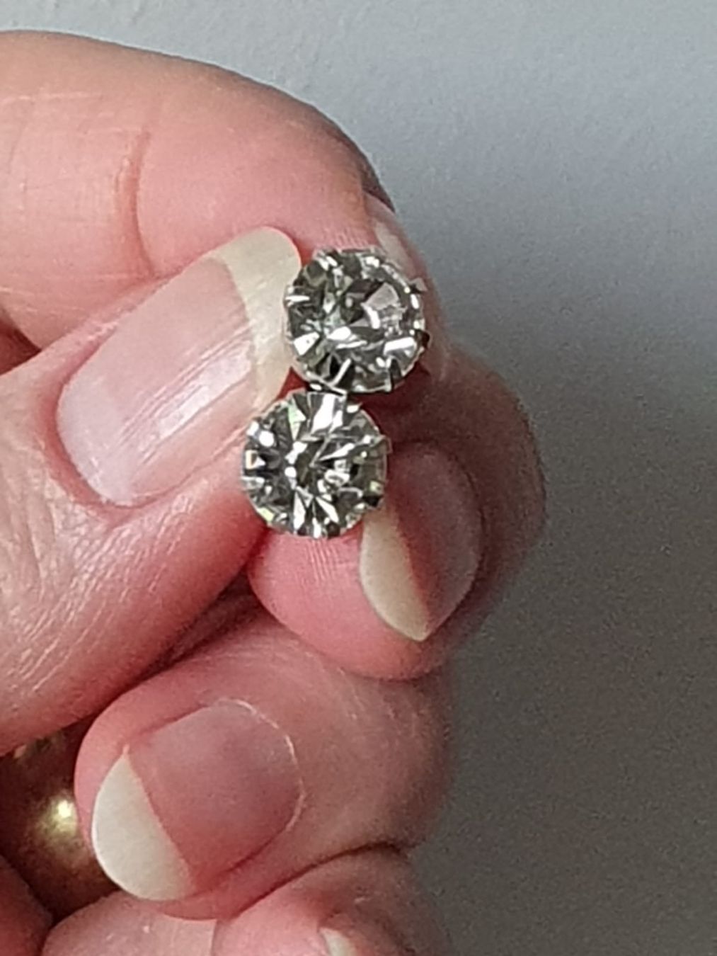 Ohrringe & -stecker: 8 mm Luxury Crystal Zircon Earrings Elegant – Neu und originalverpackt aus Genève von AGBERG 9