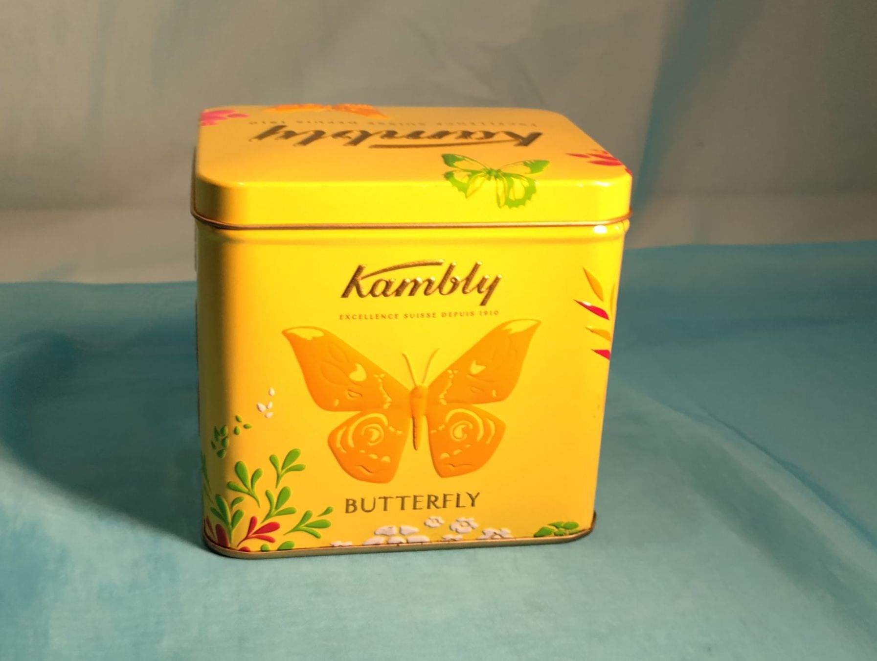 Kambly Autres décorations & accessoires: Kambly Blechbüchse mit Schmetterlingen, hellgelb – D'occasion à Bellach par JingleCherry 2