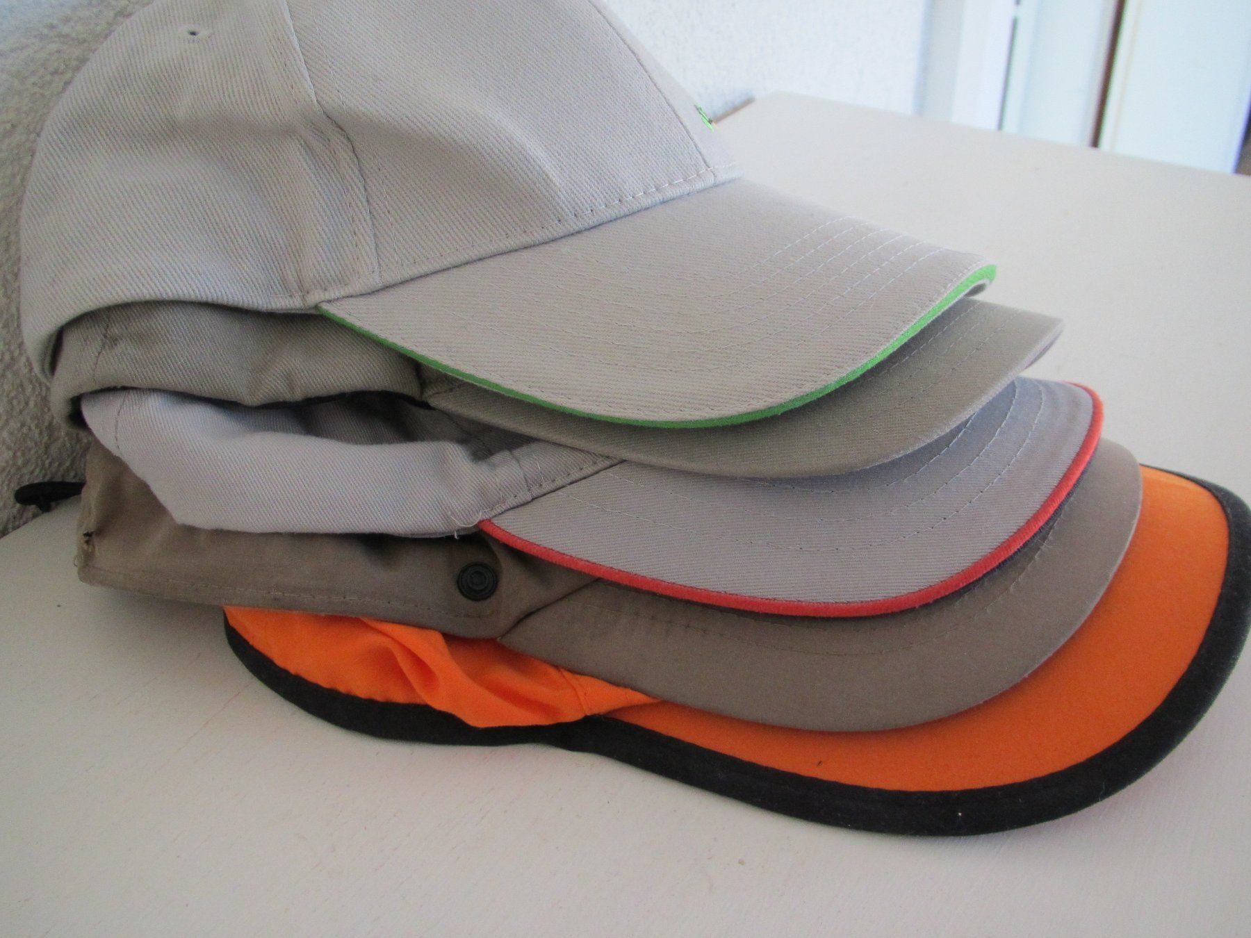 Copricapi, berretti & cappellini: 5 CASQUETTES AVEC PUBLICITES – Usato da Murten venduto da Selliot 5