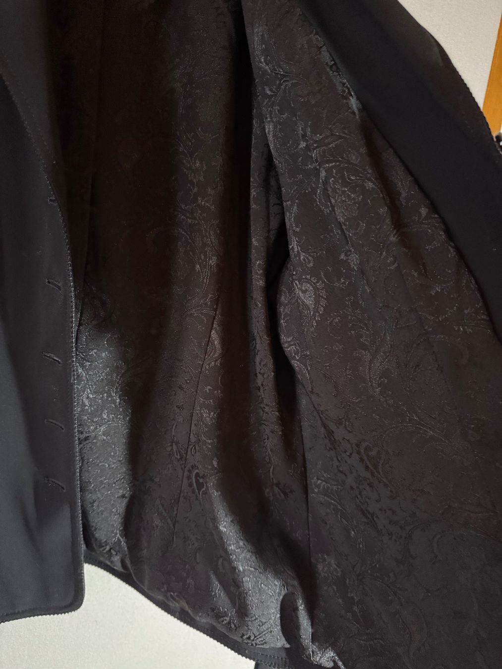 Giacche: Schwarzer Blazer von Queensway Gr. 42 – Usato da Grosswangen venduto da second_hand_dress 8