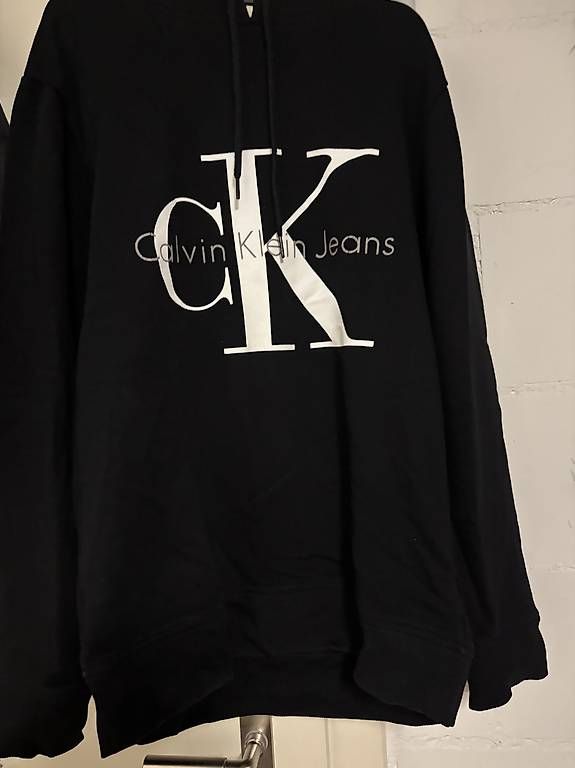 Maglioni & Felpe: Calvin Klein hoodie – Usato da Oberdiessbach venduto da shan26