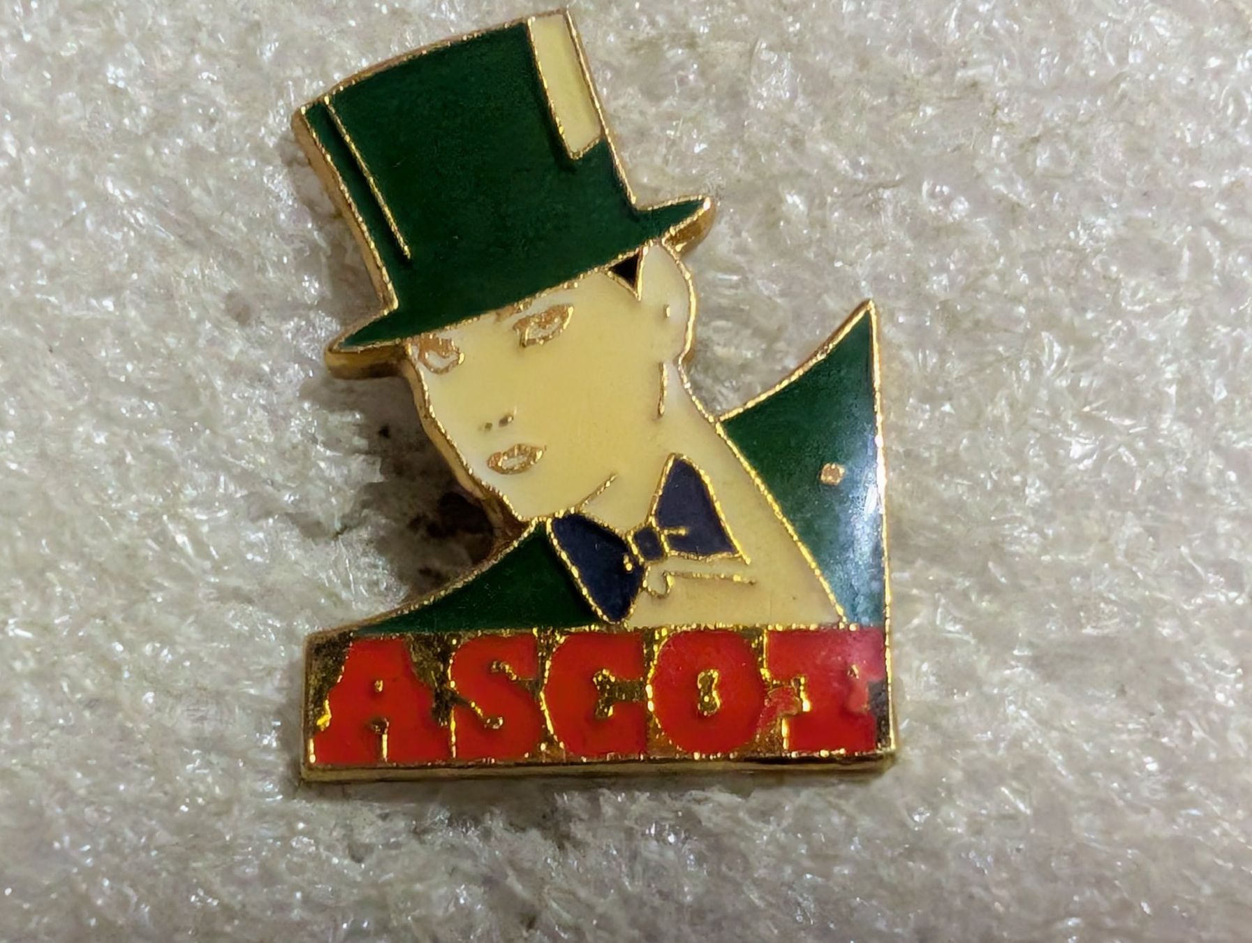 Placchette & Badge: Ansteckpin 219: Ascot – Usato da Oppligen venduto da Pin-Fall-Shop