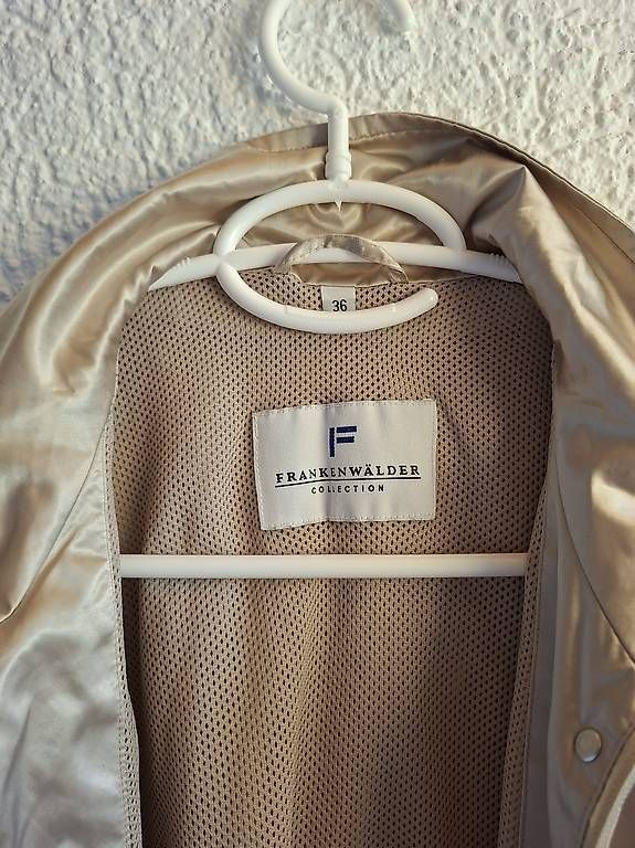 Vestes: Schöne Regenjacke Grösse 36 – D'occasion à Belp par ced_y8hx 2