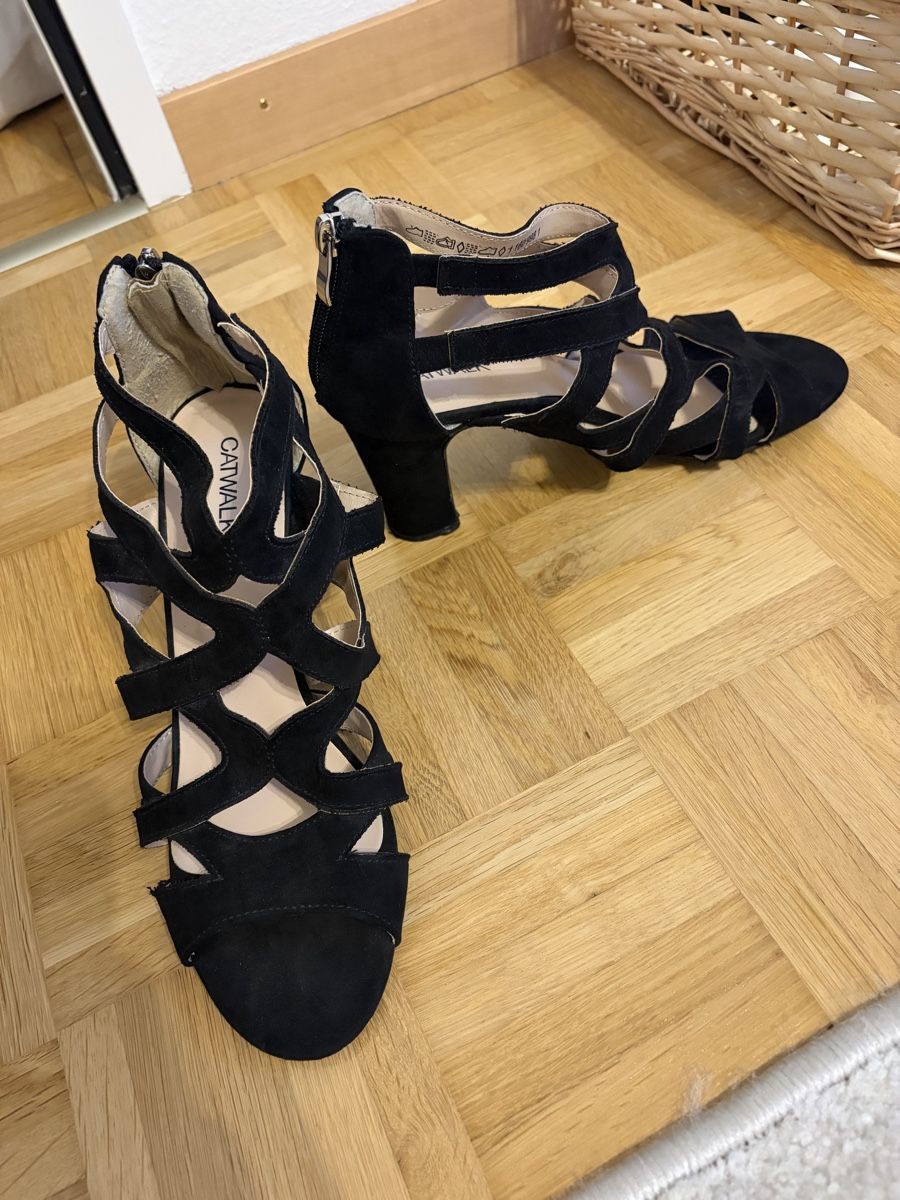 Scarpe da donna: Schuhe von Catwalk mit Absatz – Usato da Fehraltorf venduto da van_dw58 1