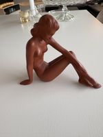 Kleine Frauen Akt Keramikfigur