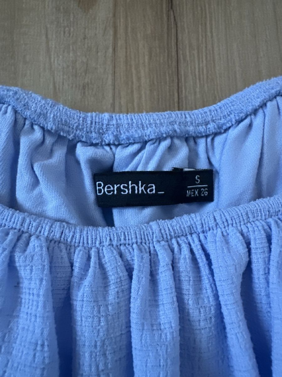 Bershka Tops: Bershka Bluse / Oberteil / Top hellblau Grösse S – Neuf (Voir description) à Buchs AG par Dasmusstduhaben 1