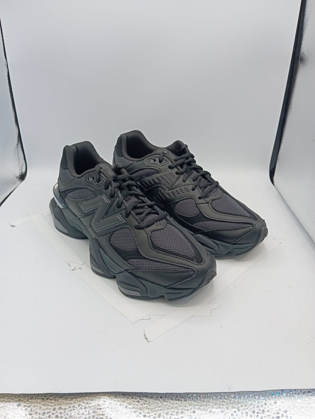 New Balance Scarpe da uomo: New Balance 9060 (EU47) – Nuovo e nell'imballaggio originale da Schaffhausen venduto da outlez 1